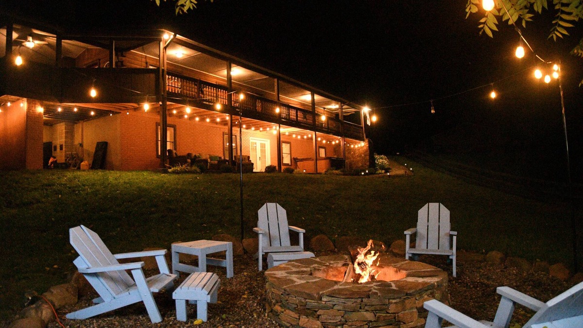 Round Hill Cabin | Cozy Creekside Cabin with Great Room/Hot Tub