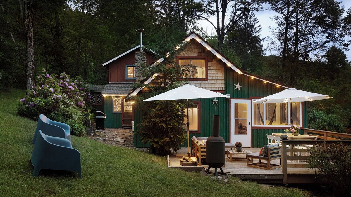 Shandaken Cabin | Cozy Creekside Charmer: Ski Cabin minutes to Phoenicia, Woodstock