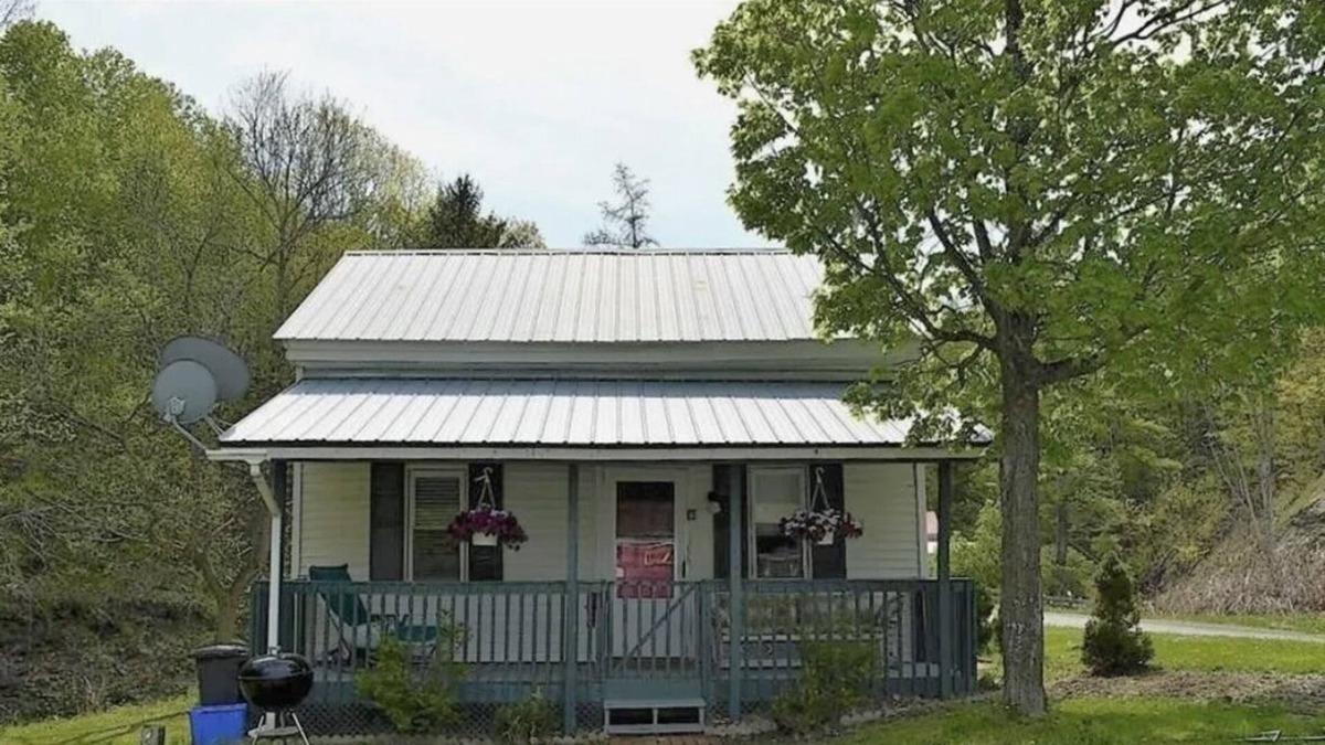 Van Hornesville Cottage | Cozy Creekside Cottage Sleeps 5. 14 miles to Cooperstown!