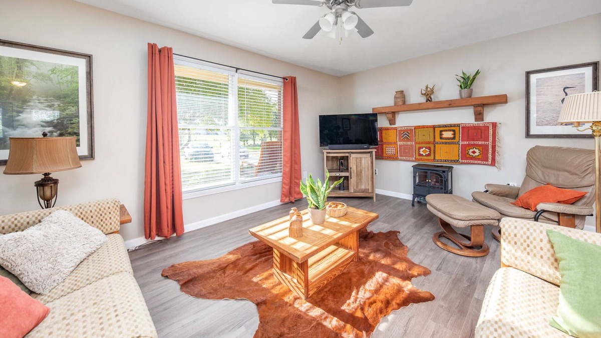 Hamilton House | Cozy, Creekside Cottage