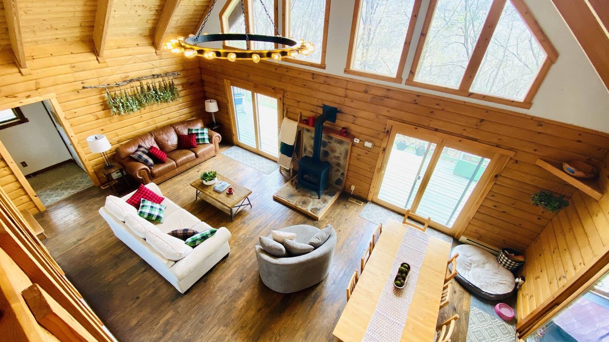 Berkeley Springs Cabin | Cozy Creekview Cabin - Berkeley Springs, WV