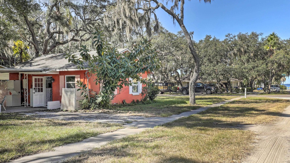 Crystal Beach Cottage | Cozy Crystal Beach Cottage: Walk to Shoreline