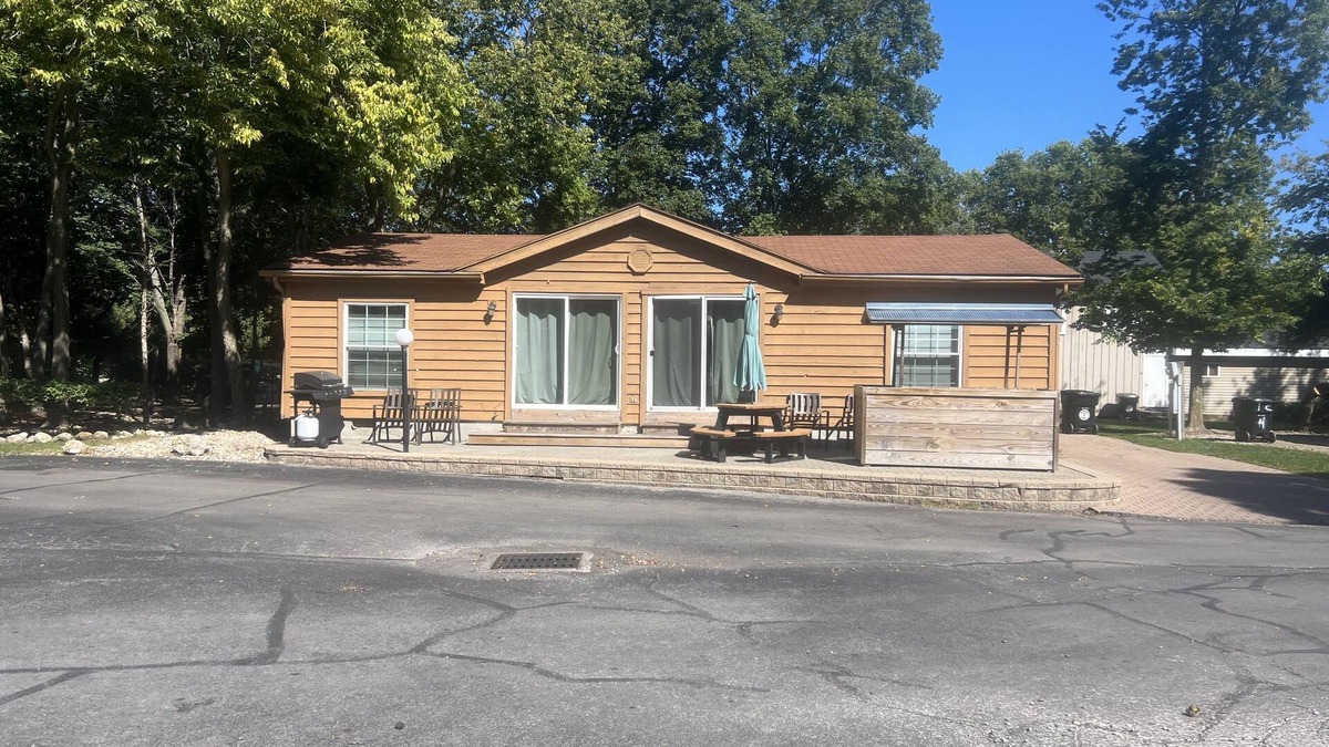 Put-in-Bay House | Cozy Cub Cabin 2 Sleeps 10 Full Linens Provided