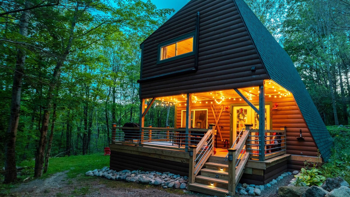 Hague Cabin | COZY CUB CABIN Brookside Lake George, Hot Tub, 24 acres w/Brook