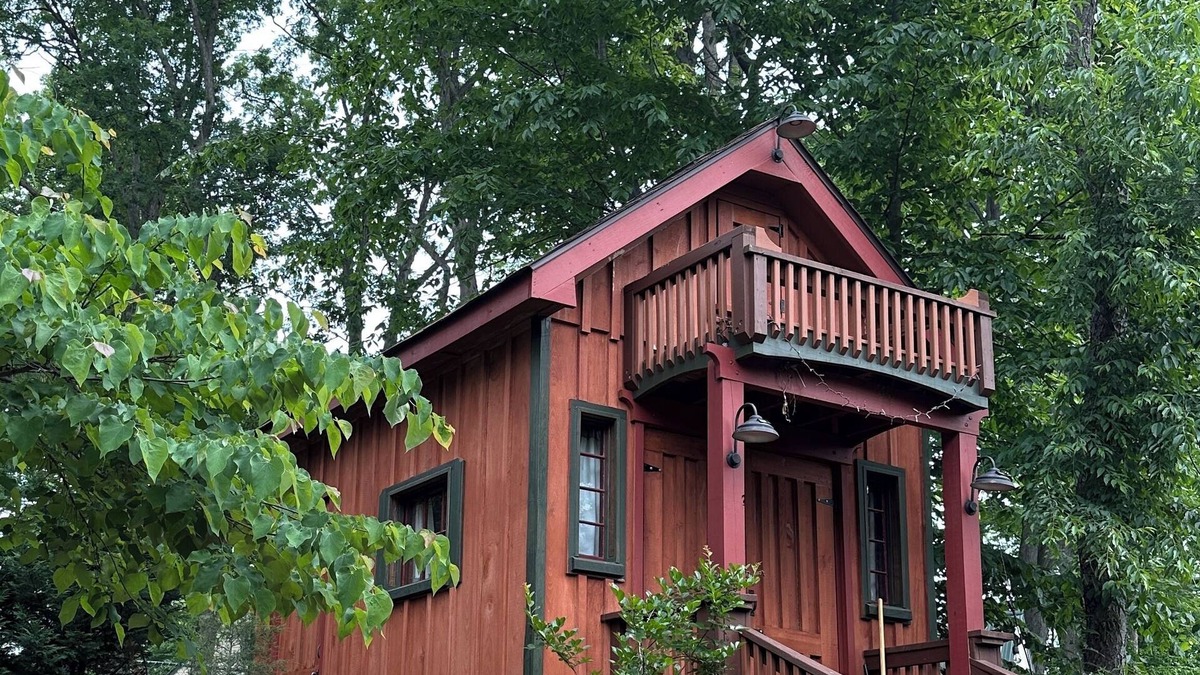 Point of Rocks Cottage | Cozy Custom-built Cottage in pleasant Point of Rocks with WiFi and AC