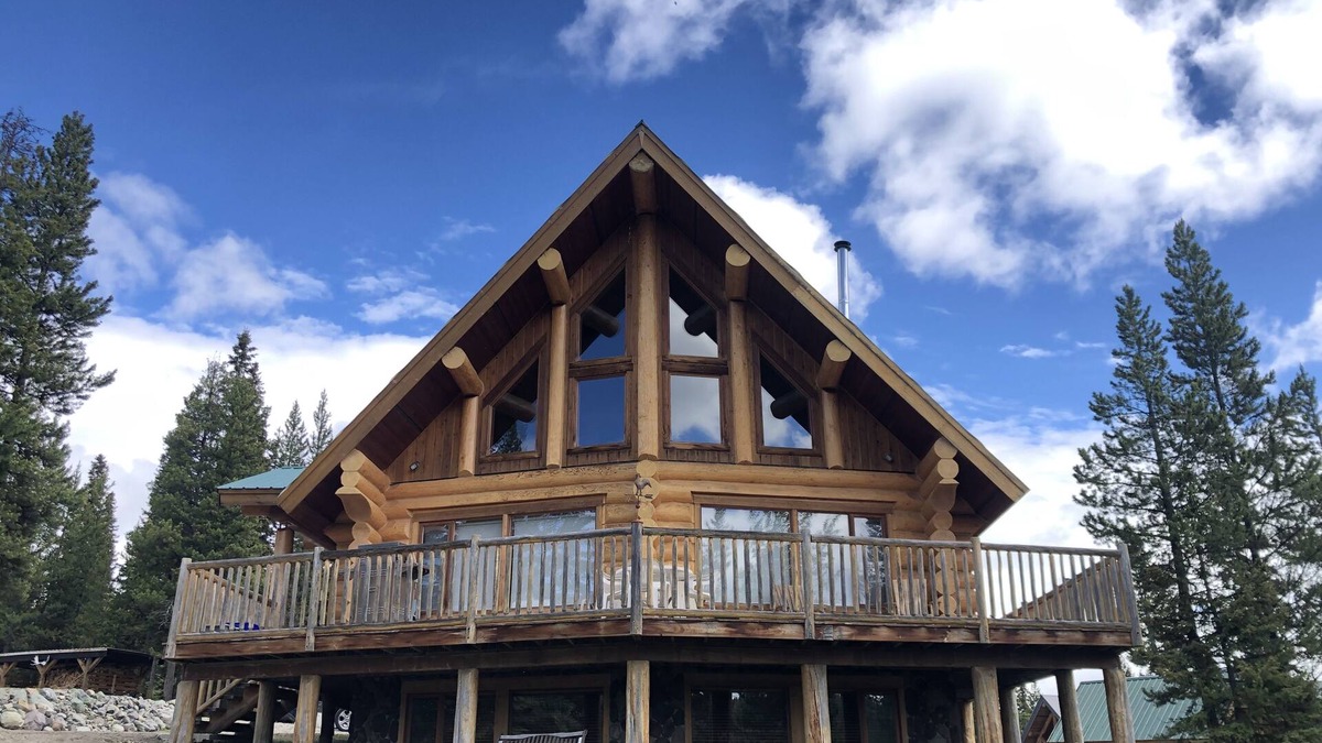 Logan Lake Cabin | Cozy Custom Log Cabin Nestled within Mile High Estates
