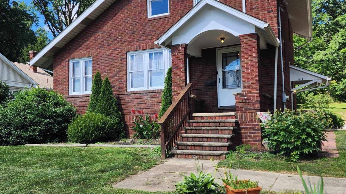 Wooster House | Cozy, cute home close to College of Wooster and Amish Country, Ohio