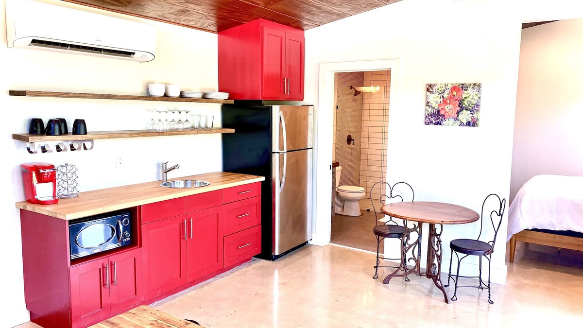 Dripping Springs House | Cozy/Cute Tiny House close to wineries, wedding venues & outdoor fun