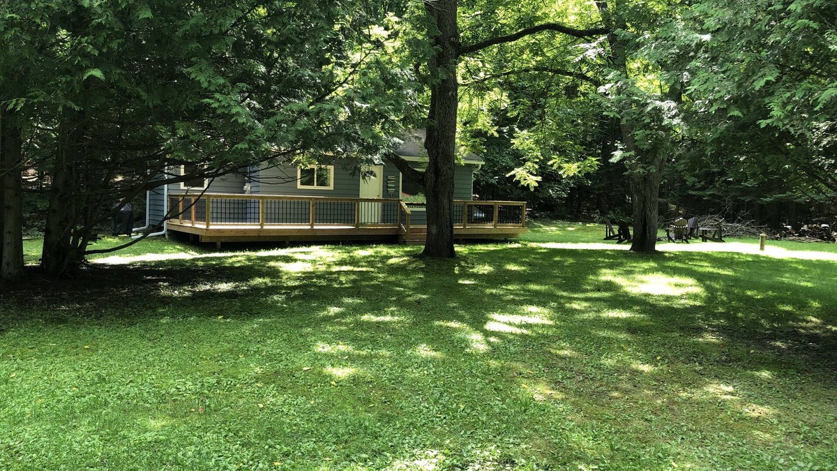 Algonquin Highlands Cabin | Cozy Deeded Access Cabin on Pristine 5 Chain Lake (Maple Lake)