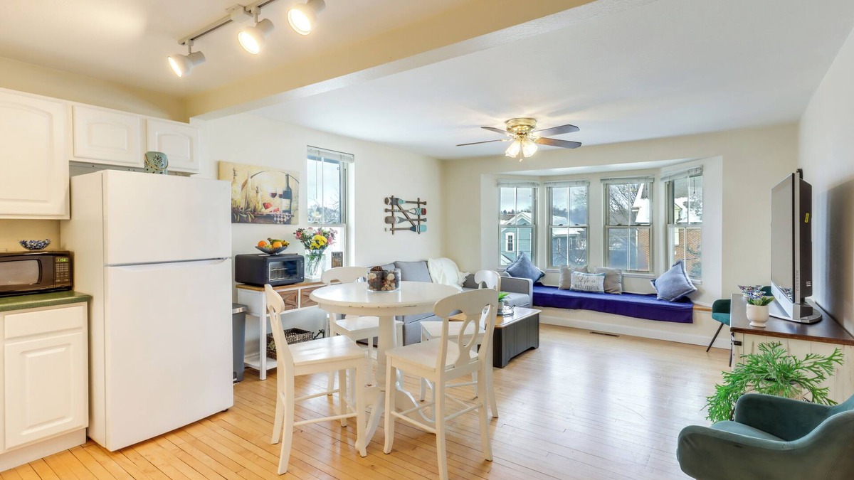 Delafield Apartment | Cozy Delafield Apartment - Walk to Lake!