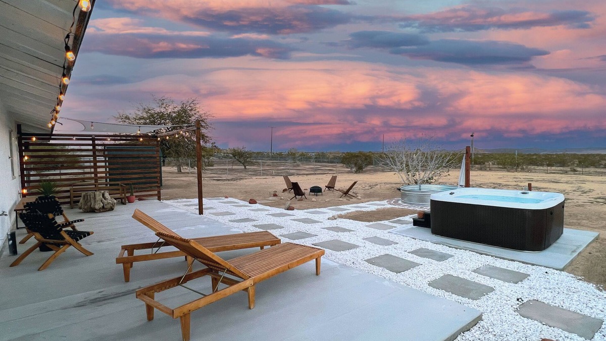 Joshua Tree House | Cozy Desert Home! With hot tub & pool