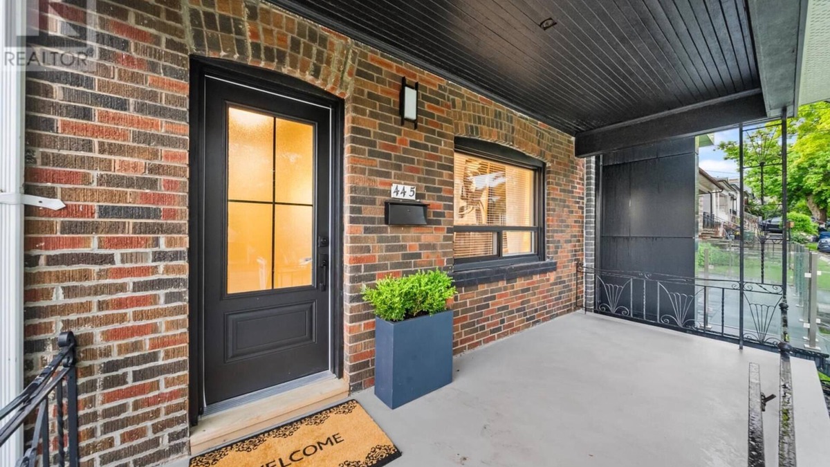 Earlscourt House | Cozy detached House In Midtown Toronto,!