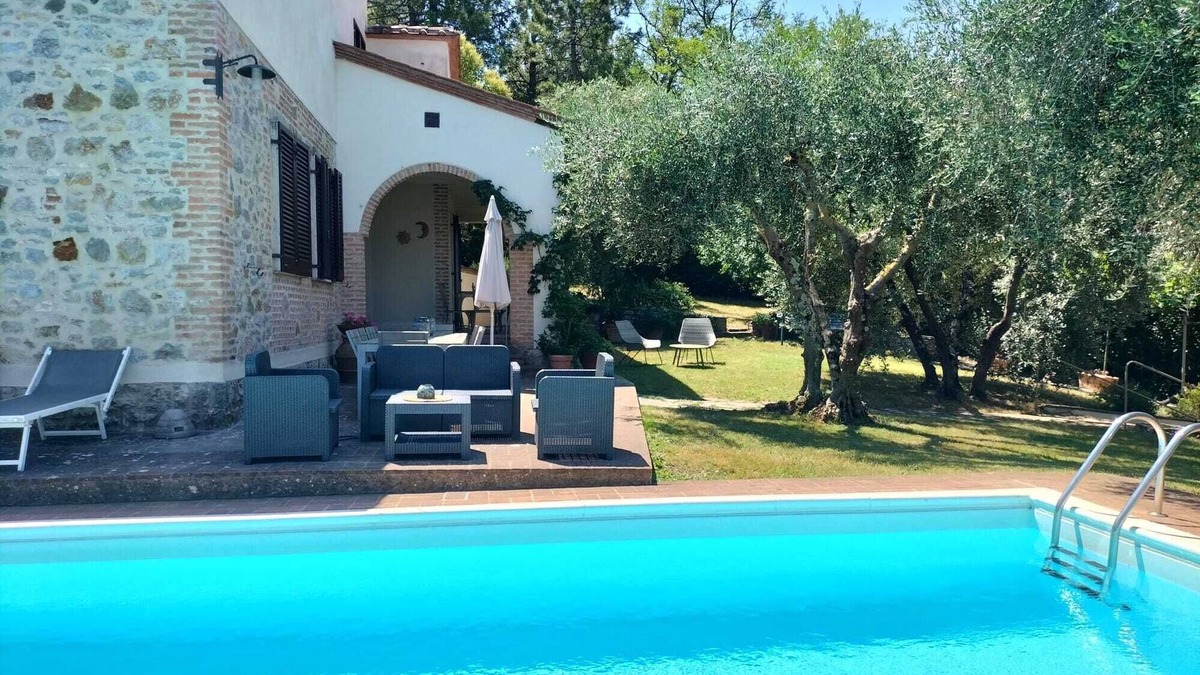 Radicondoli Villa | Cozy detached villa with private, scenic pool and garden