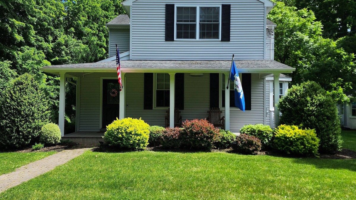 Northford House | Cozy dog friendly updated house in quiet village adjacent to park