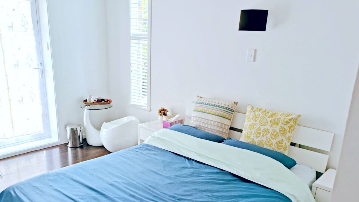 Forrest Hill House | Cozy double bedroom with own bathroom and entrance