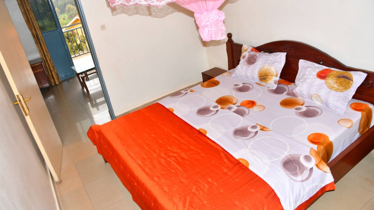Kigali House | Cozy Double Room with Workspace and Private Bath in Kigali