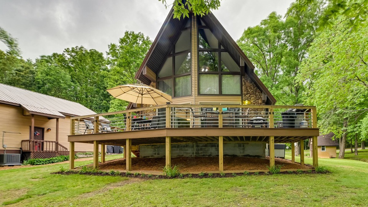 Dover House | Cozy Dover Home w/Boat Dock, Fire Pit & Deck!