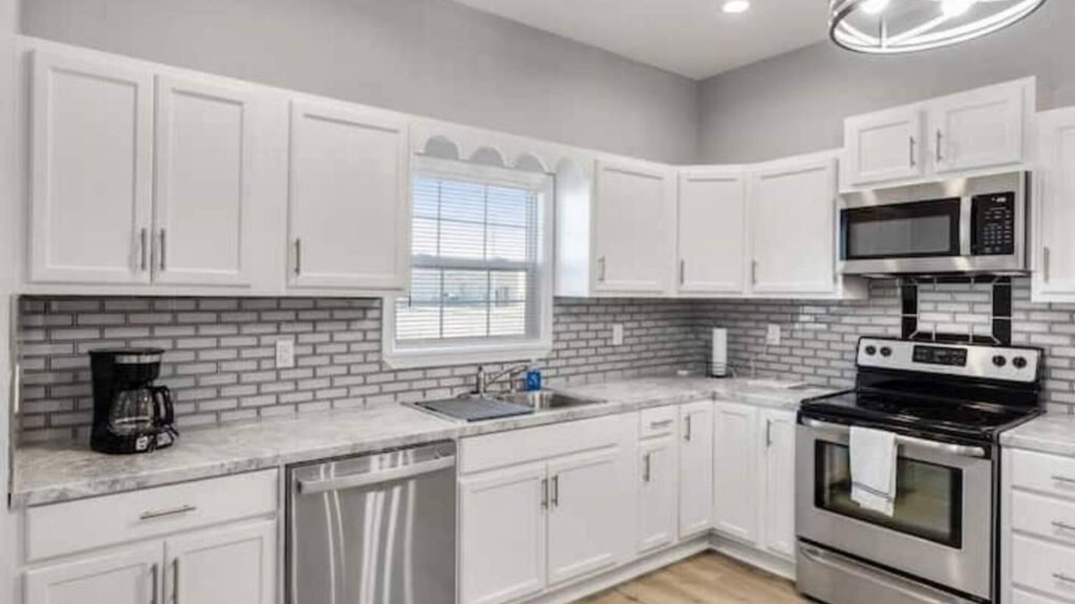 Pine Bluff House | Cozy Downtown 3BR 2Bath remodeled modernized home