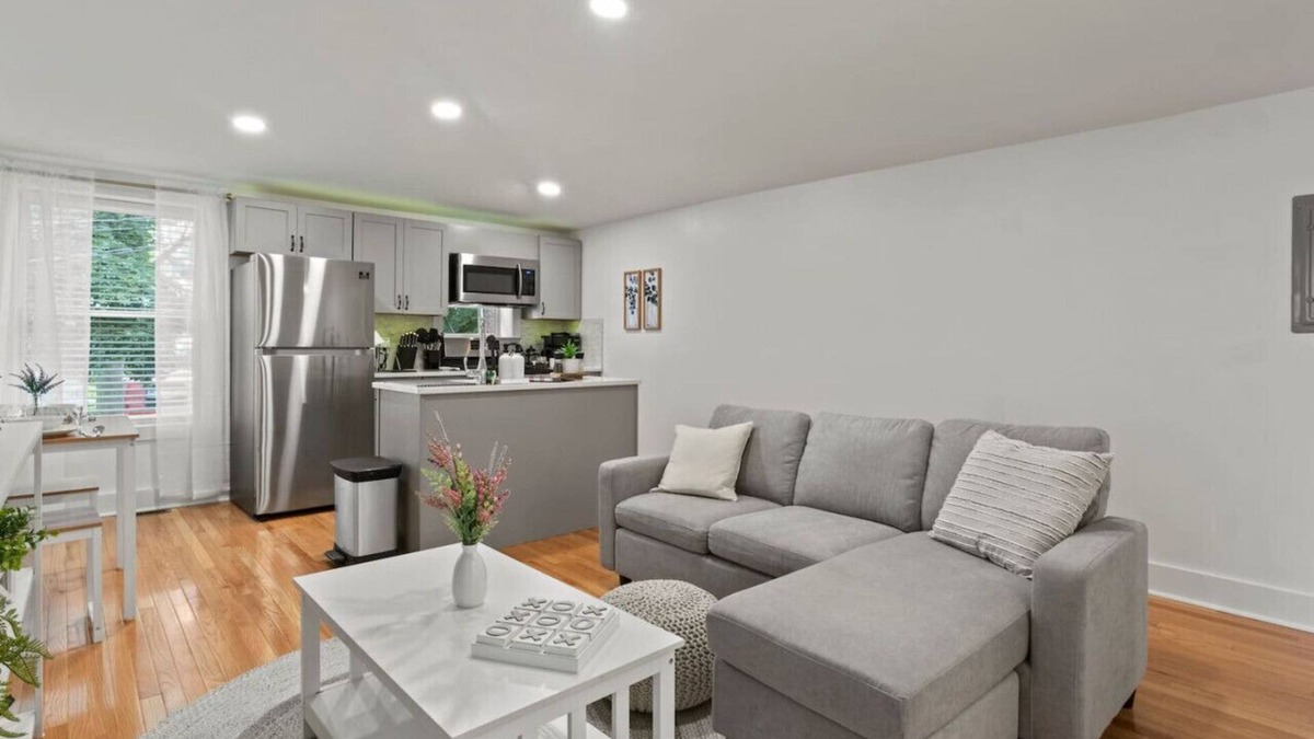 Corn Hill Apartment | Cozy Downtown Apartment - 1BR