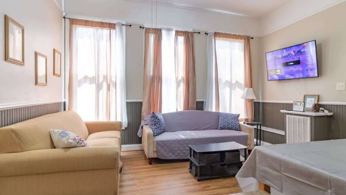 Columbus Apartment | Cozy Downtown Back Unit - The Sunny Southern Manse