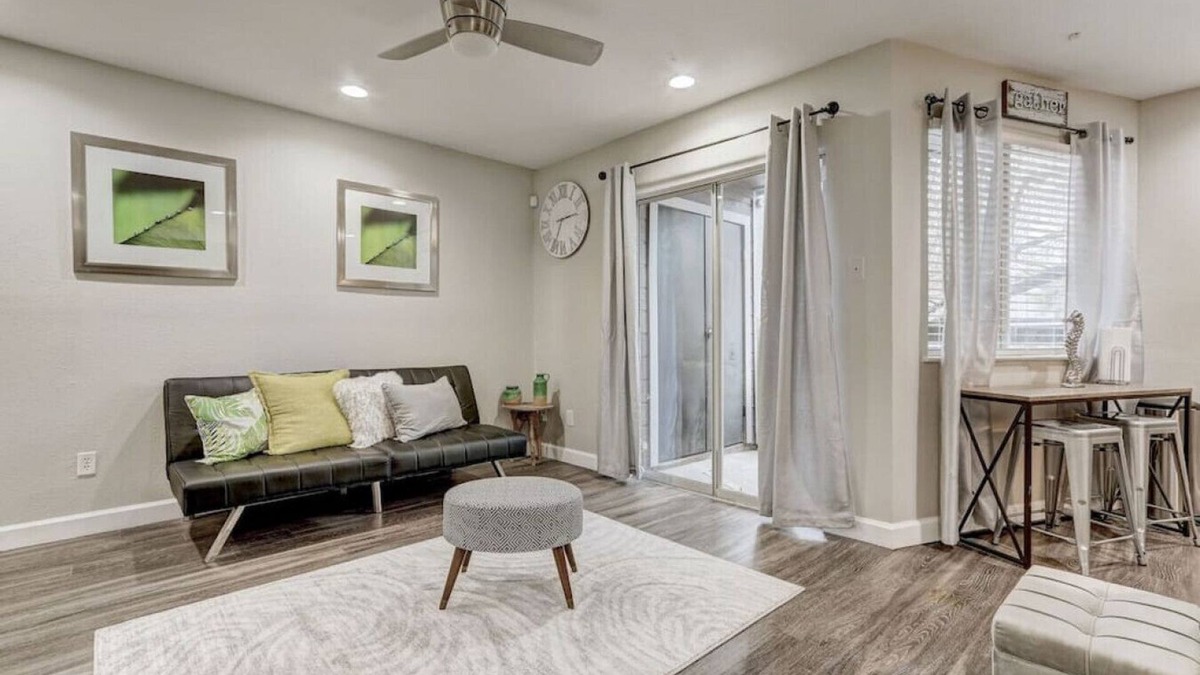 Riverside Condo | Cozy Downtown Condo/Perfect for a Couple