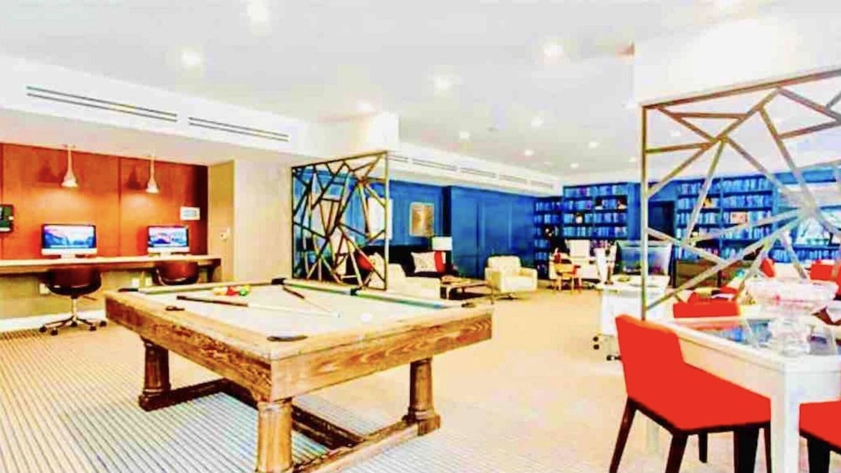 West Freemason Apartment | Cozy Downtown Norfolk Apartment with Balcony and City View.