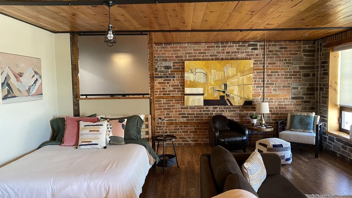 Inner Harbour Apartment | Cozy Downtown Studio Getaway