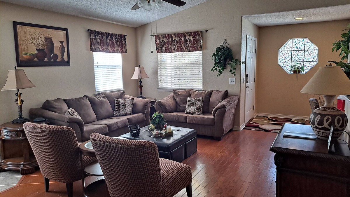 North Northwest Pensacola Cottage | Cozy Dream Cottage/short distance from beautiful white sand beaches