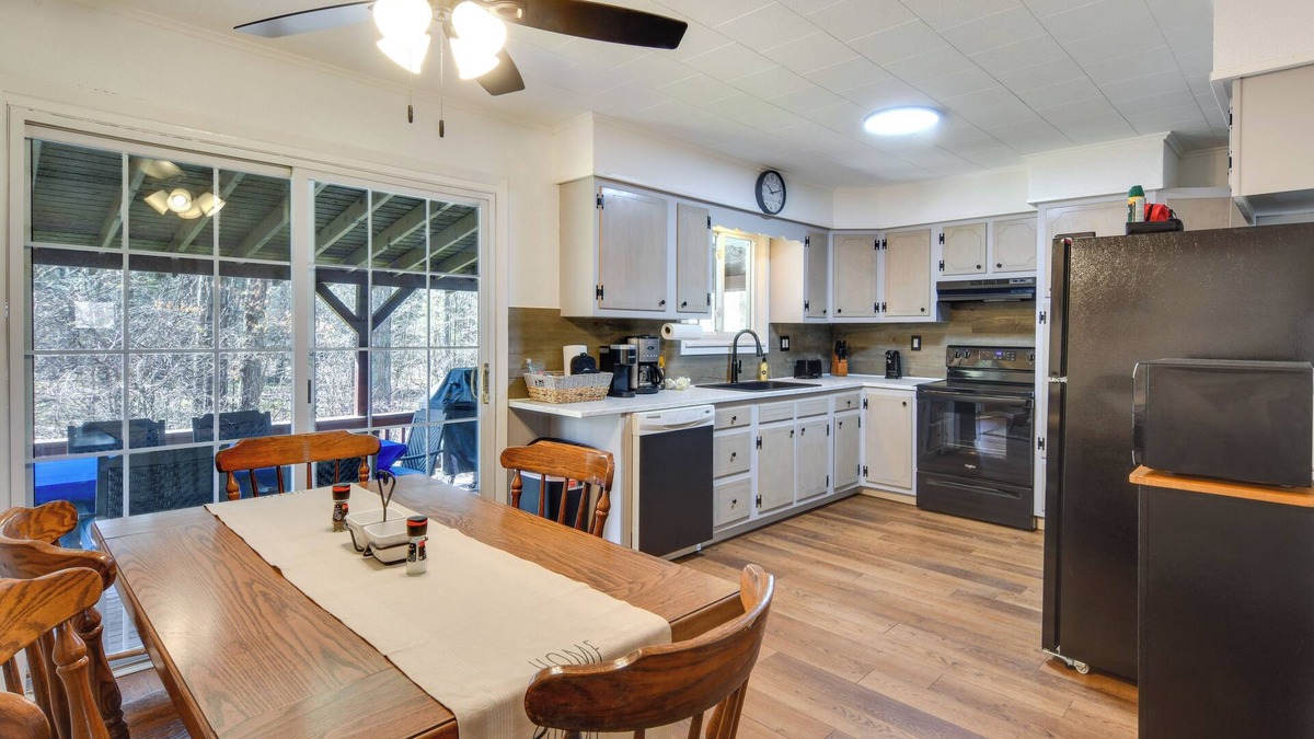 DuBois House | Cozy DuBois Home w/Deck ~ 8 Mi to Treasure Lake!