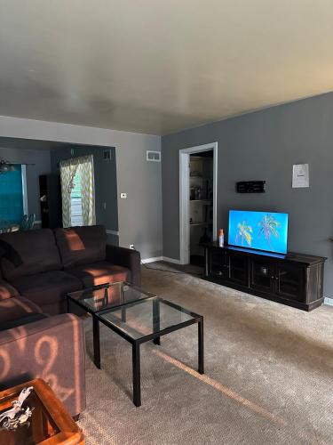 Dundee-Happy Hollow Historic District House | Cozy Dundee Escape