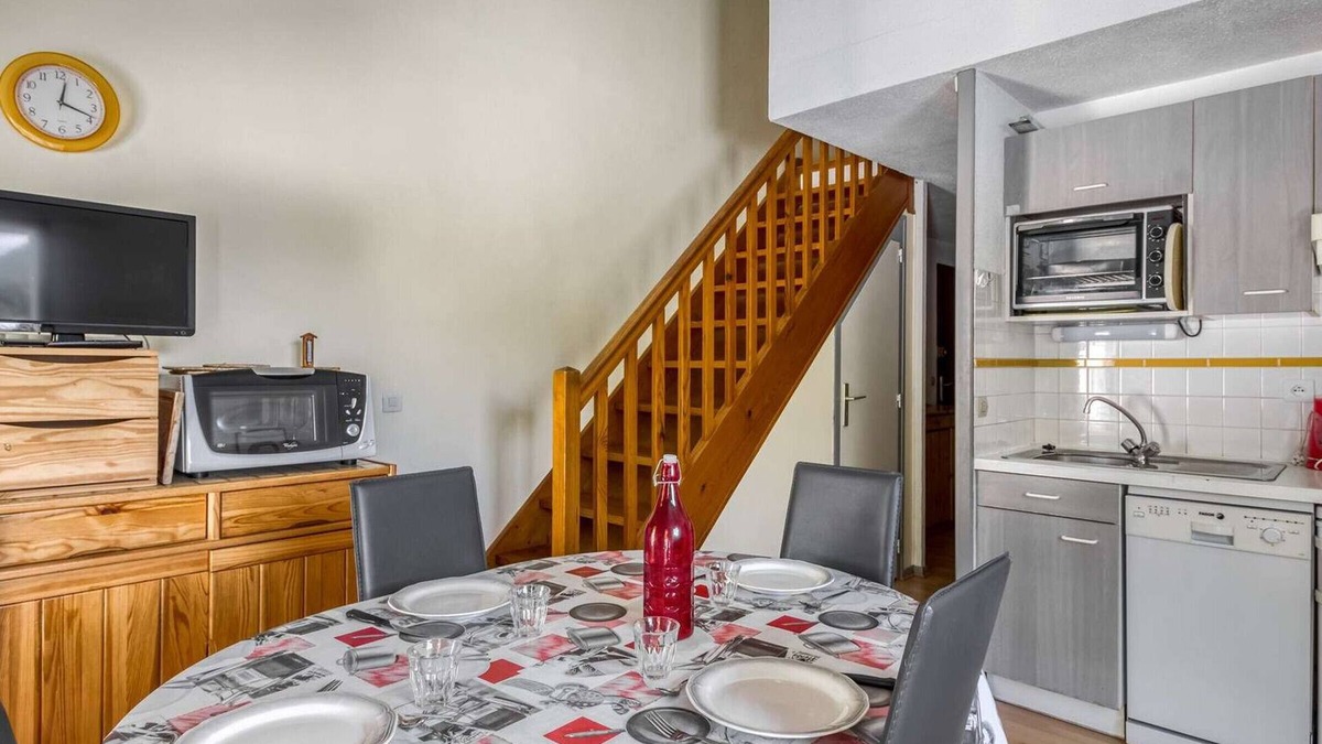 Bareges Apartment | Cozy duplex for 6, 2 bdrms, balcony, parking, near the slopes in Barèges
