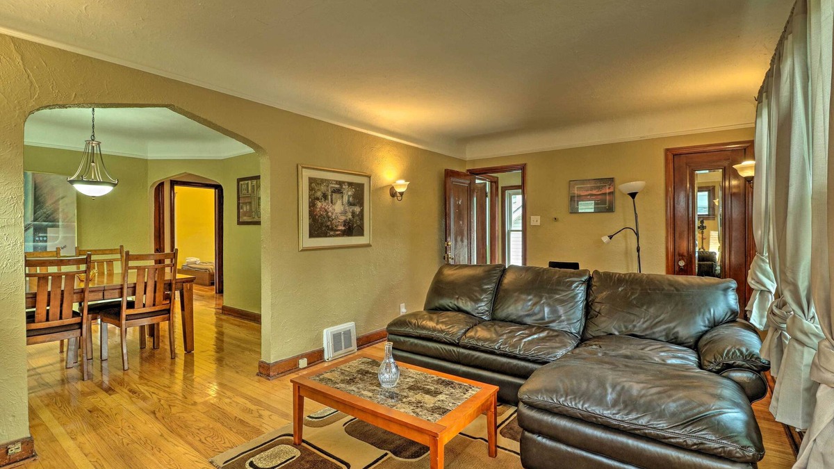 Ferndale Apartment | Cozy Duplex: Half Mi to Magic Bag & Woodward Ave!