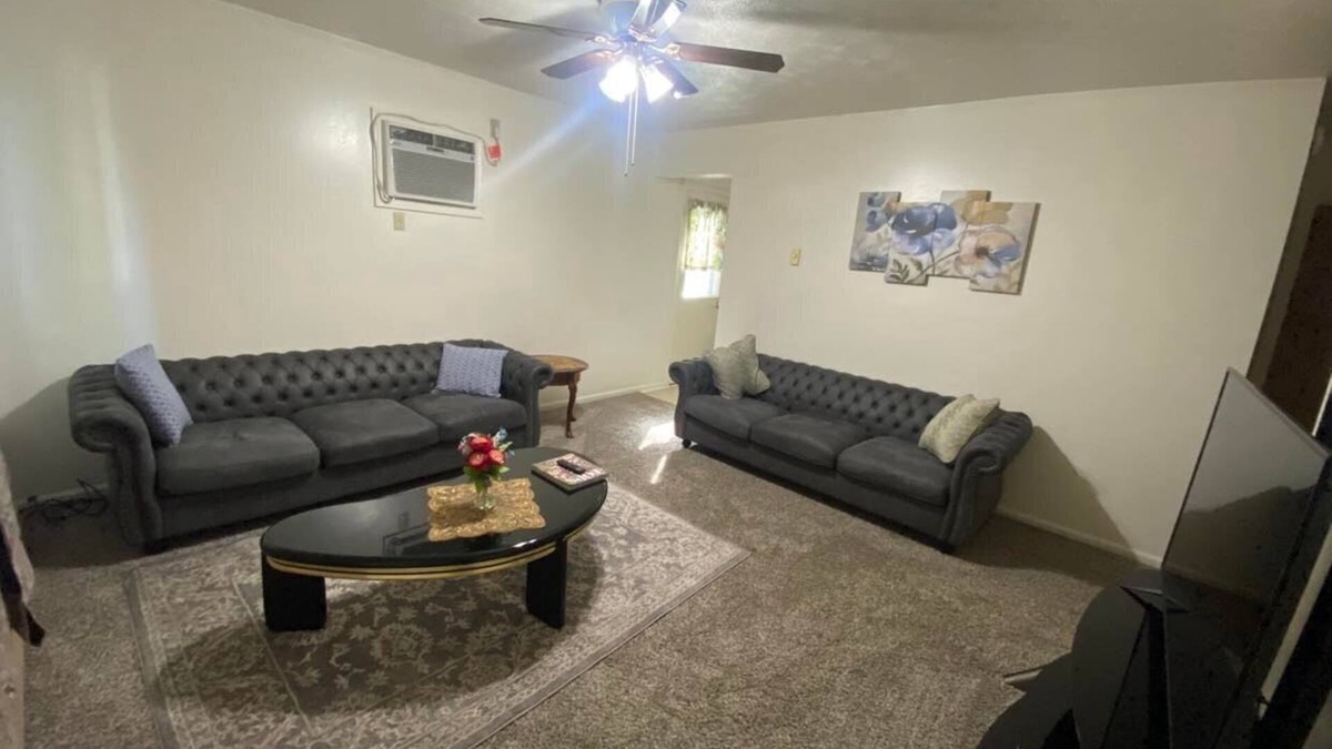 Oxford House | Cozy duplex home, 2 mins from Miami U and downtown.