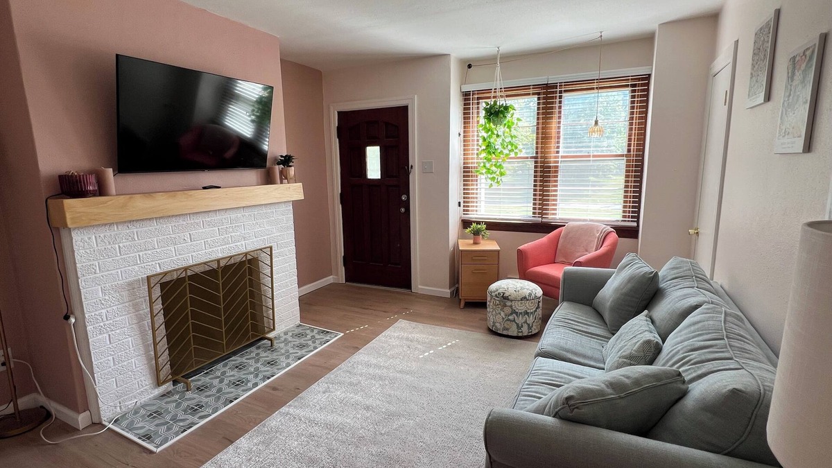 Belleville House | Cozy Duplex in Belleville