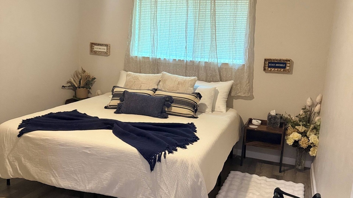 Waxahachie House | Cozy duplex in charming Waxahachie close to Nelson University