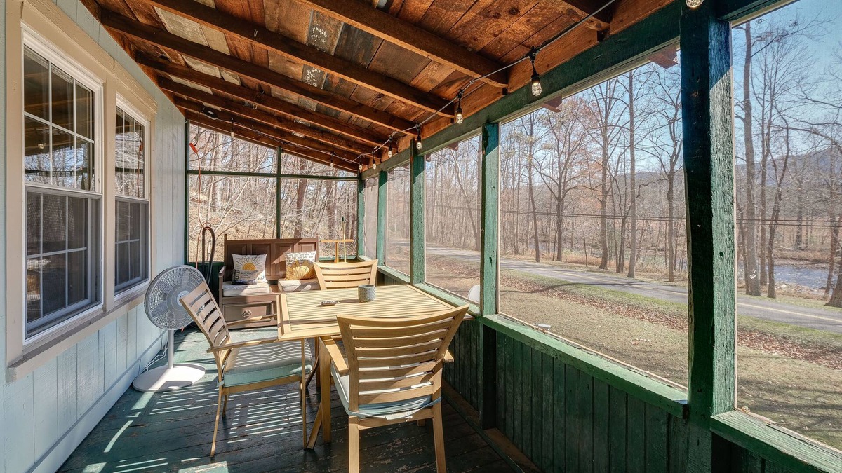 Eagle Rock Cottage | Cozy Eagle Rock Cottage on the Creek w/ Loft!
