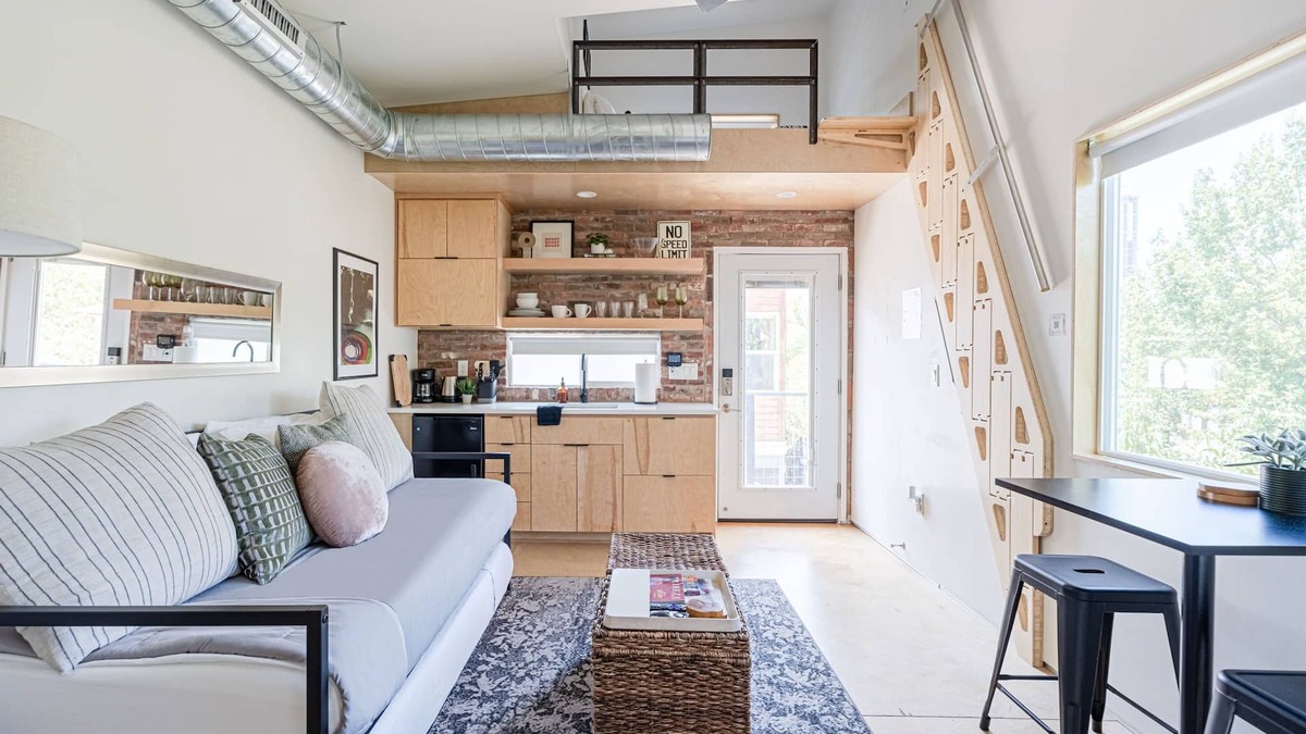 Waller Creek District House | Cozy East Austin Loft With Downtown Views and Low Key Vibes