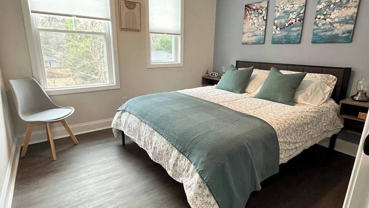 East Lake Apartment | Cozy East Lake Carriage House - Close To Everything