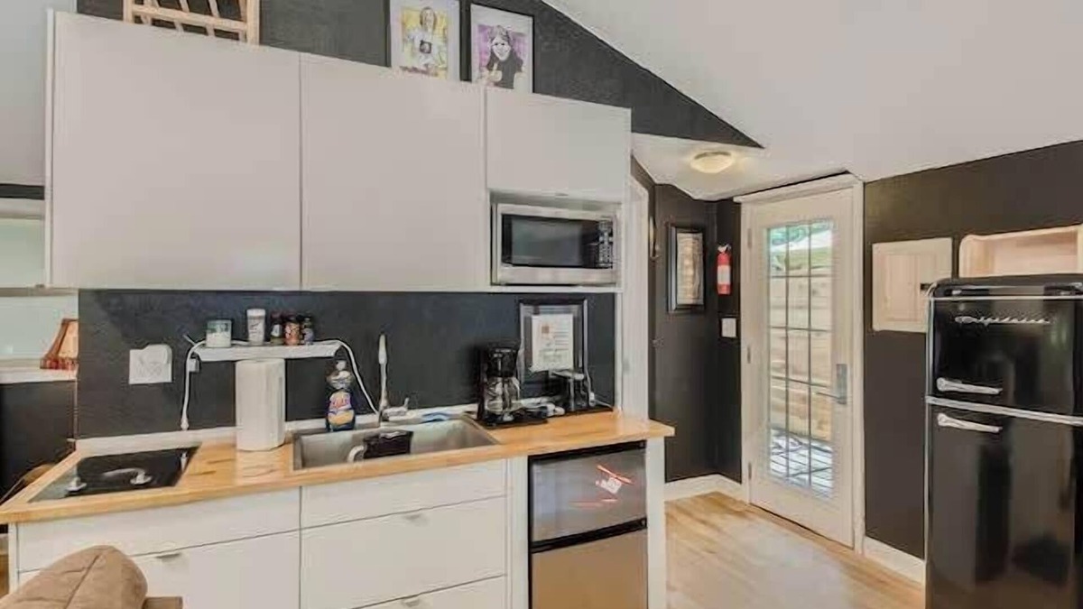 Georgetown House | Cozy, Eclectic, Quiet Studio-Walk to the Square!