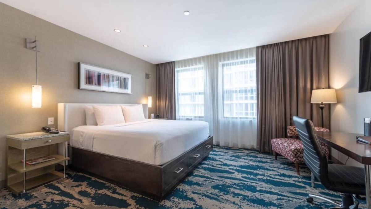 Near North Side Hotel | Cozy Eco-friendly Room w/Earth Tone Decor, Short Walk to River North Spots
