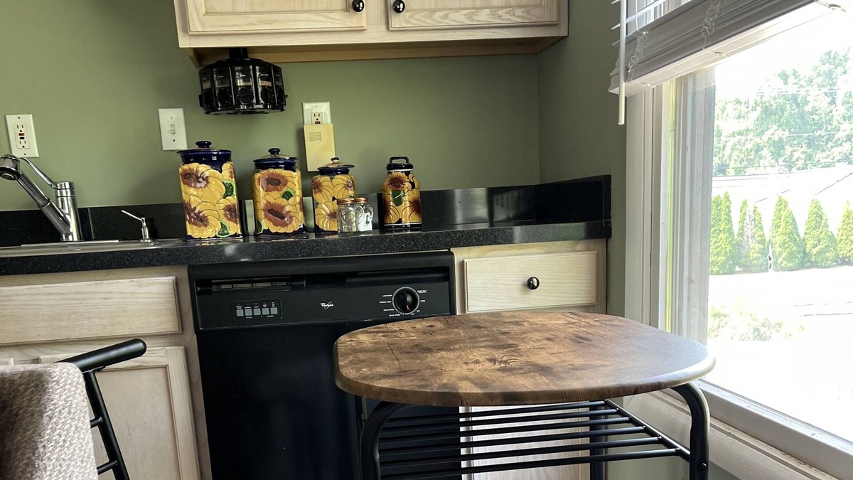 Green Creek Apartment | Cozy efficiency apartment with everything you’ll need to enjoy the shore