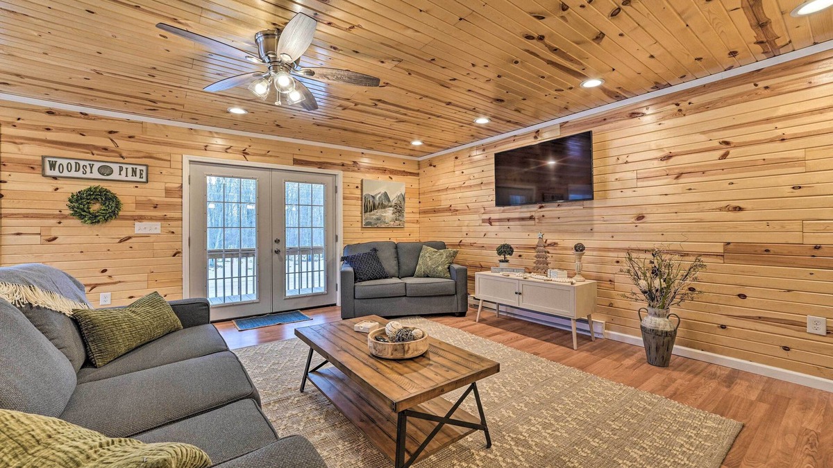 Mancelona Cabin | Cozy Elmira Cabin ~ 23 Mi to Boyne Mountain Resort