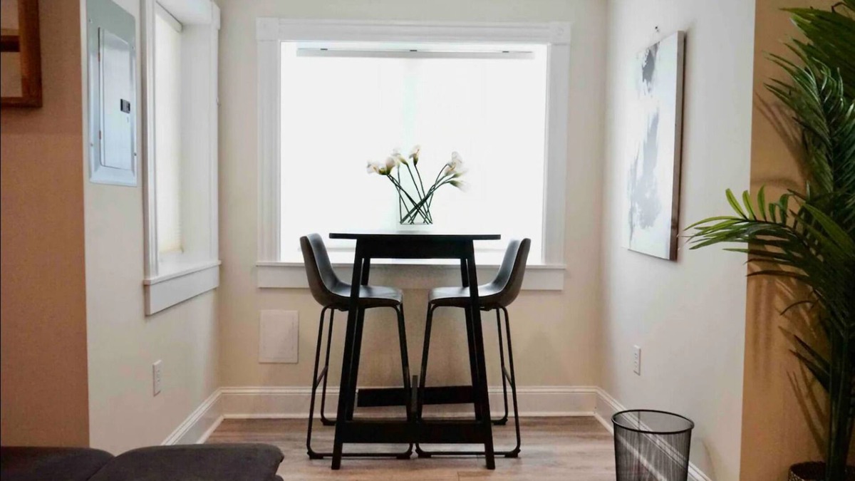 H Street Corridor Apartment | Cozy English basement in Capitol Hill