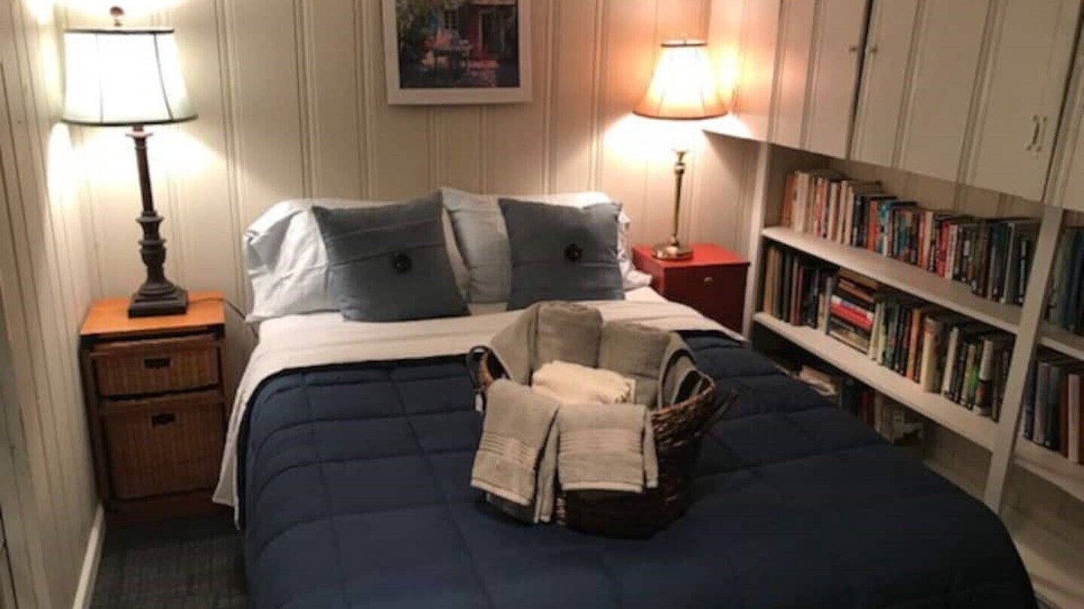 Winchester Apartment | Cozy English Basement Apt quiet but close to downtown