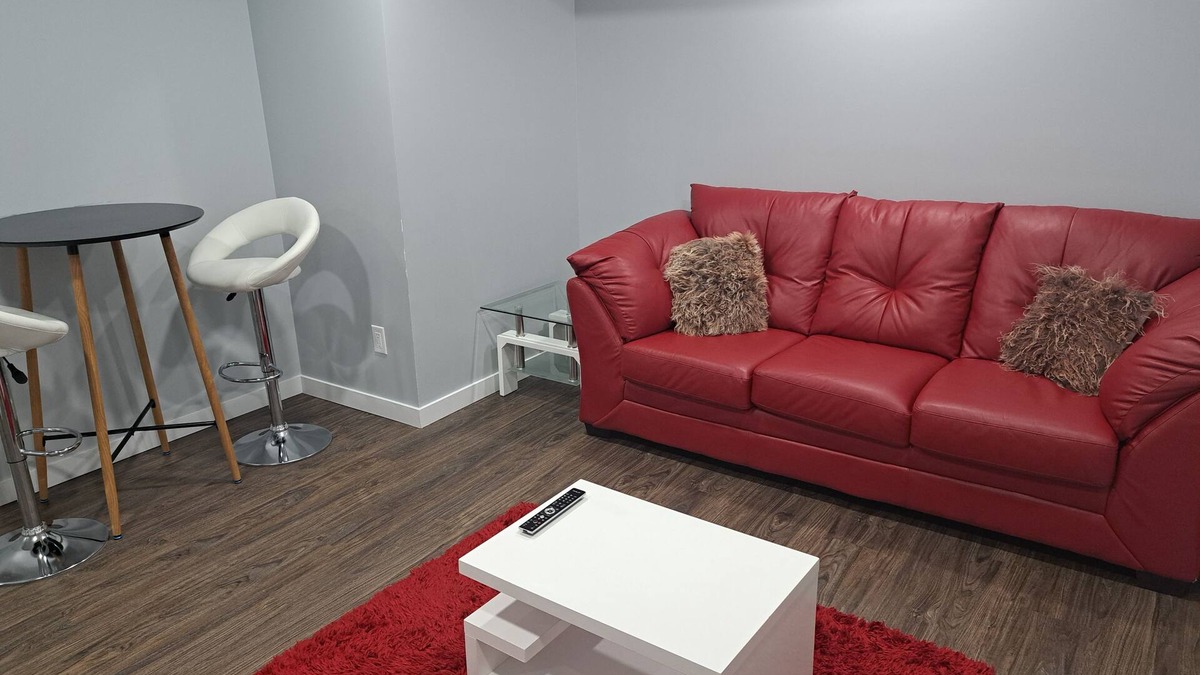 Southeast Edmonton Apartment | Cozy Entire 2BR Suite-Kitchen, Fibre Gig Internet