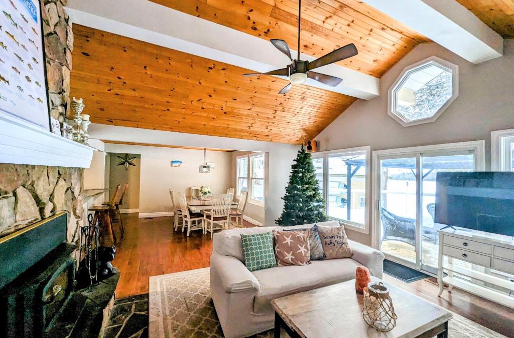 Trent Lakes House | Cozy Escape, Kawarthas Cottage With Sauna