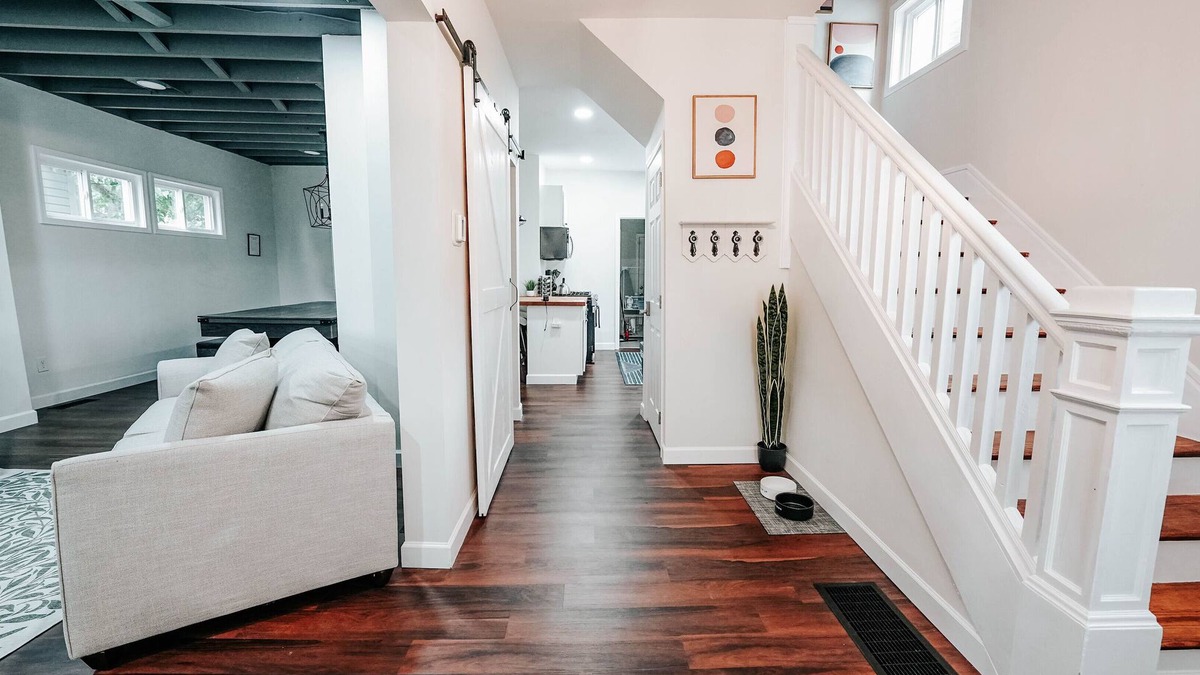 Near East Columbus House | Cozy escape w/Hot Tub, ideal for family and friends!