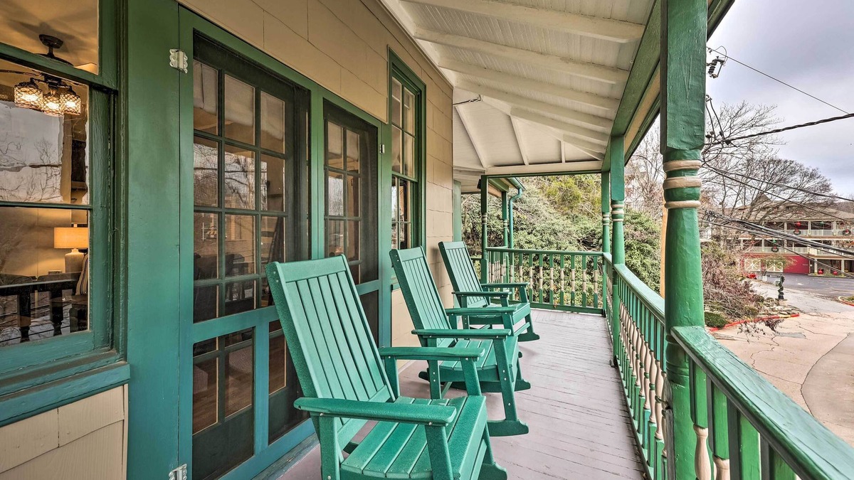 Eureka Springs Historic District Cottage | Cozy Eureka Springs Cottage, Walk to Dtwn!