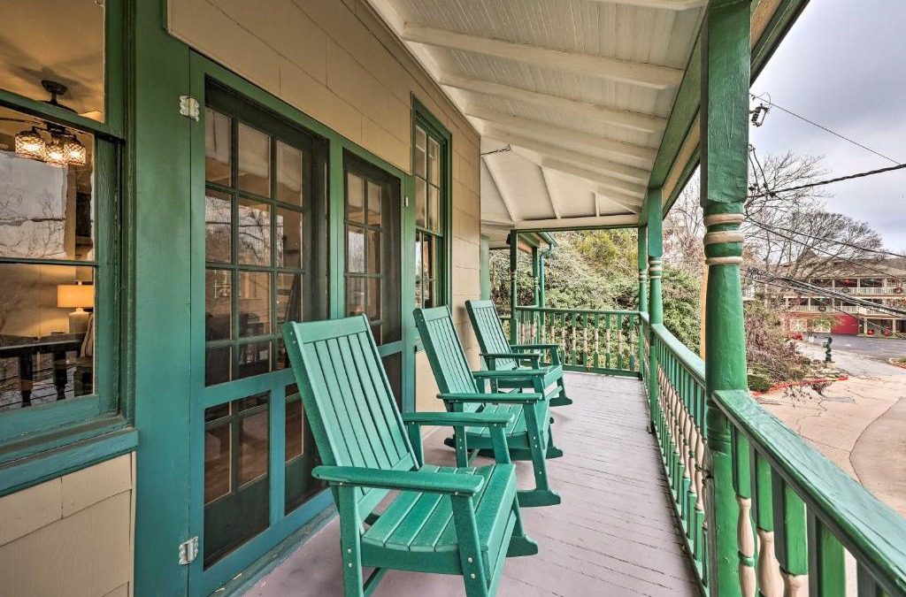 Eureka Springs Historic District House | Cozy Eureka Springs Cottage, Walk to Dtwn!