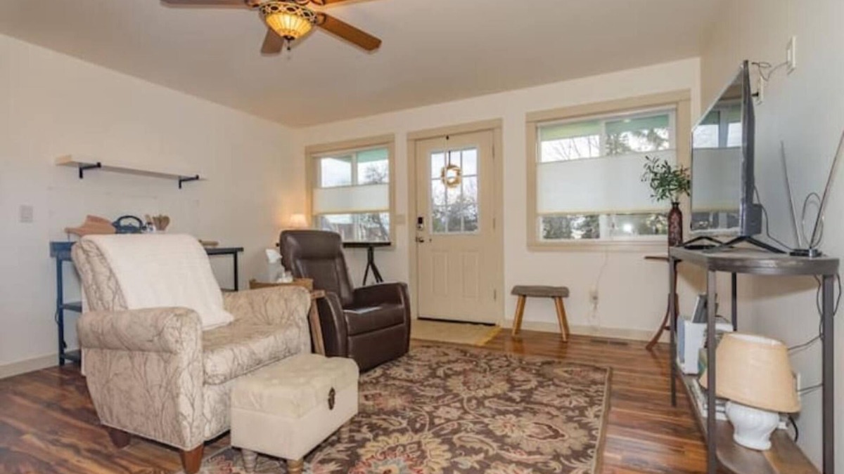 Ashland Cabin | Cozy European Cottage 2 bd + 1 bath